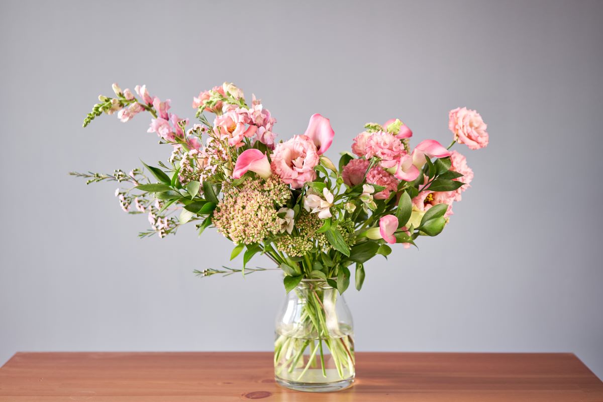 Cum să păstrezi buchetul de flori proaspăt pentru mai mult timp. 5 sfaturi de la specialiștii Magnolia