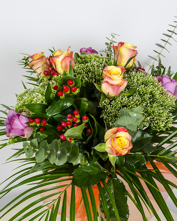 9 Roses bouquet decorated with greenery