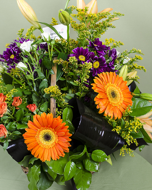 Rustic basket floral arrangement