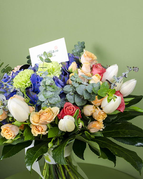 Buchet trandafiri, Hydrangea, lalele, garoafe, Cordyline, Aralia