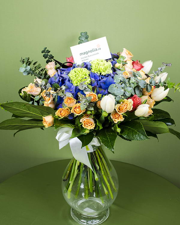 Buchet trandafiri, Hydrangea, lalele, garoafe, Cordyline, Aralia