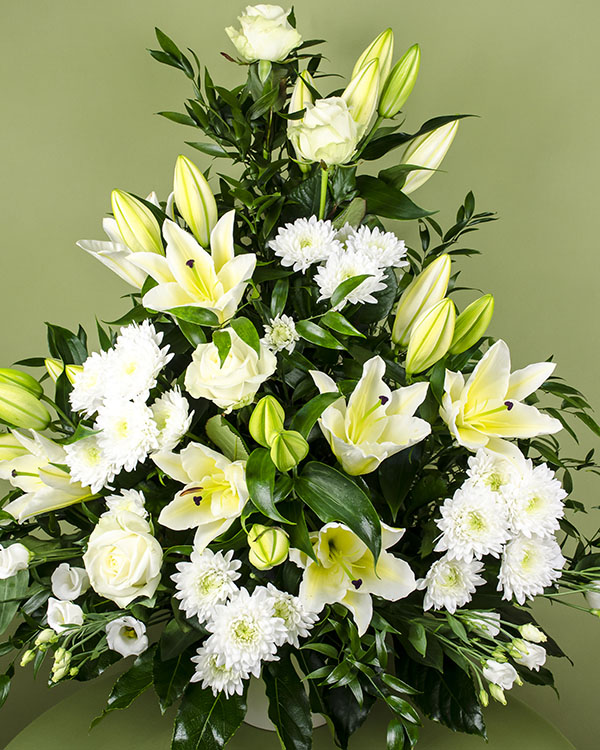 Aranjament funerar elegant cu flori albe