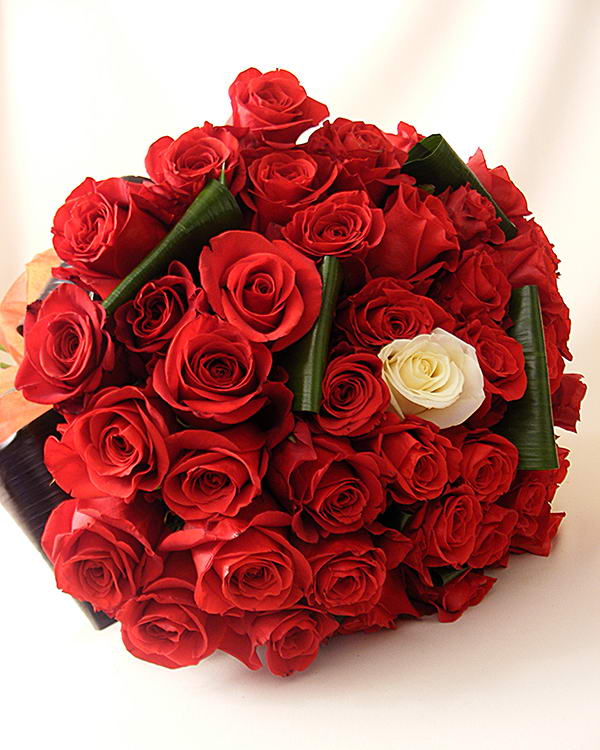 Bouquet with 42 Roses with material ribbon