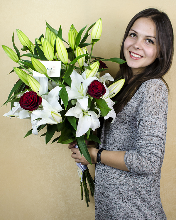 Lilies and roses bouquet