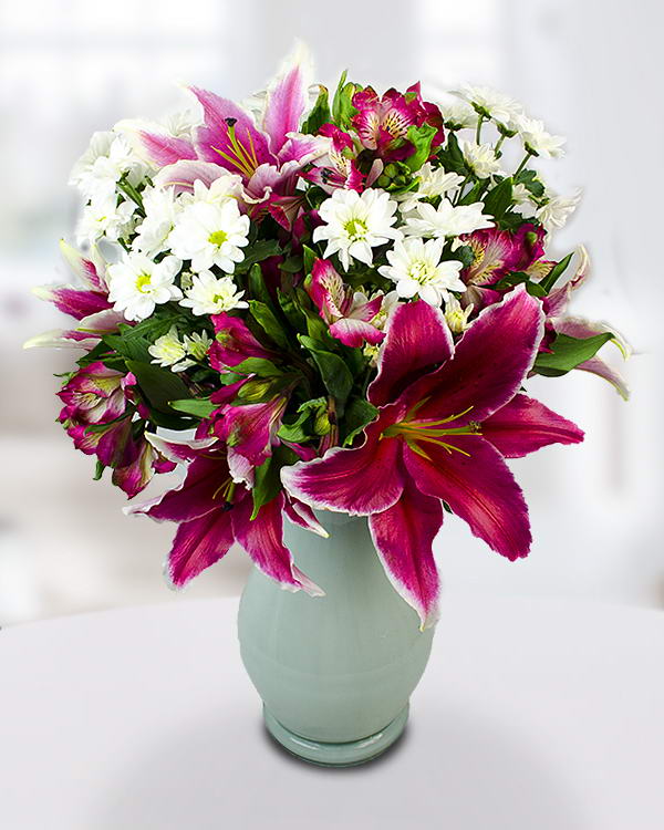 Bouquet of oriental lilies and chrysanthemums