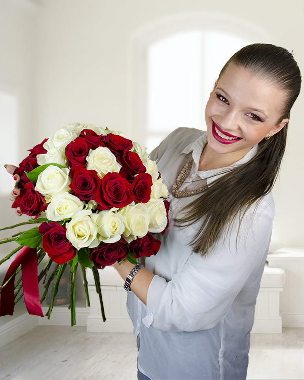 Bouquet of 33 red and white roses