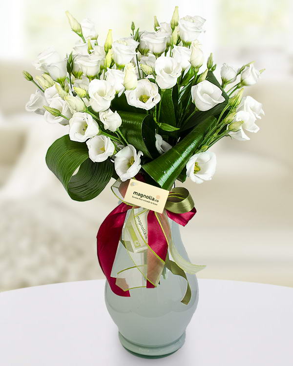 Bouquet of eustoma and aspidistra leafs