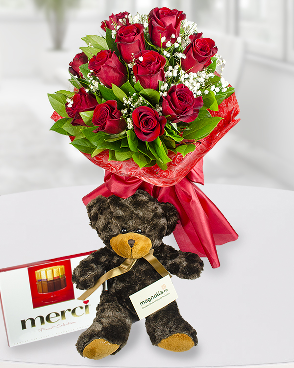 Buchet 11 trandafiri roșii cu ciocolată și ursuleț