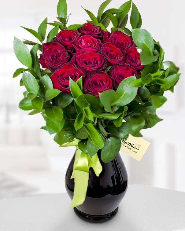 Buchet rotund cu 11 trandafiri roşii