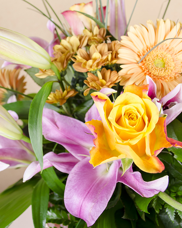 Joyful bouquet in contrasting colors
