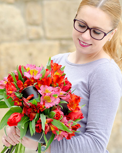 Buchet de flori cu alstroemeria