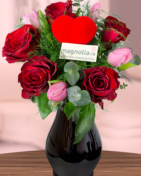 Bouquet of tulips and red roses