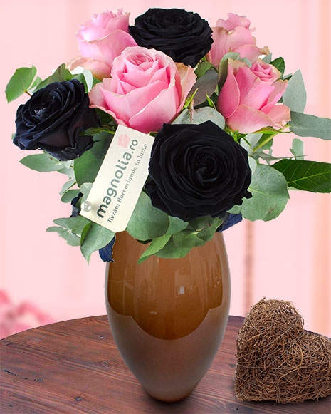 Bouquet of black and pink roses