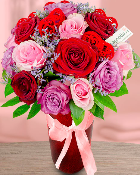 Bouquet of red and pink roses