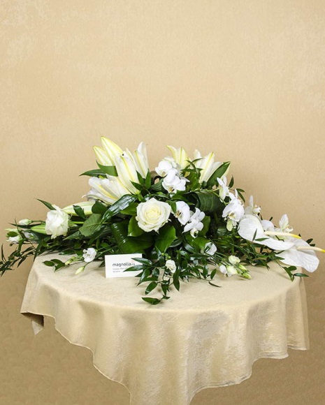 Aranjament funerar din flori albe 