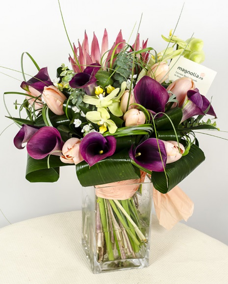 Bouquet with very resistant exotic flowers