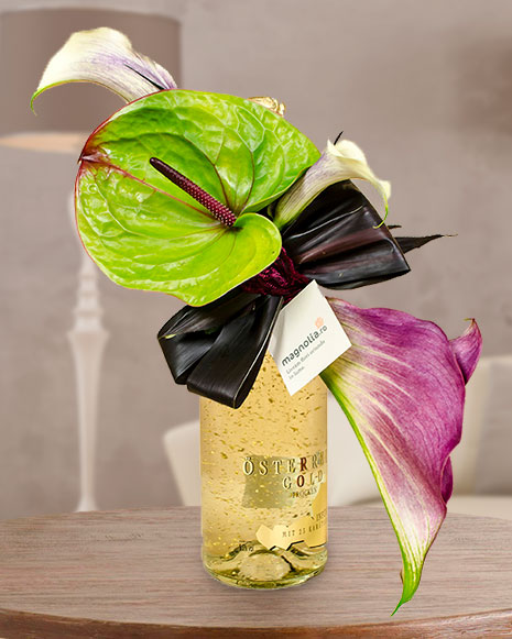 Aranjament șampanie foiță de aur și flori exotice