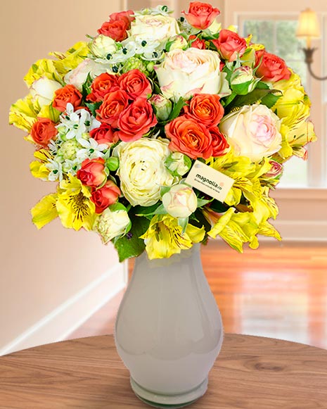 Bouquet of mixed roses and sesonal flowers