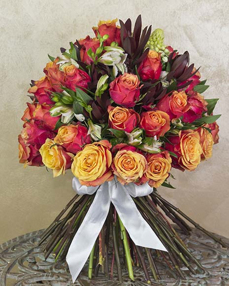 Buchet de lux cu trandafiri şi alstroemeria