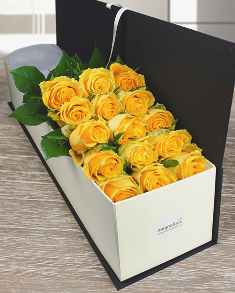 Box with yellow roses
