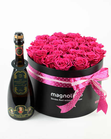 Arrangement with preserved roses and sparkling wine