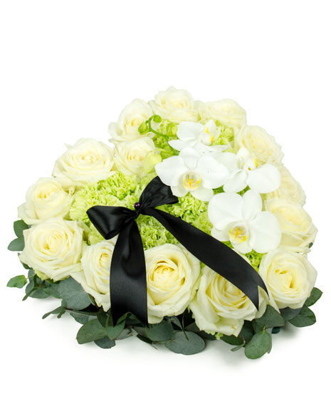 Inima funerara cu flori albe