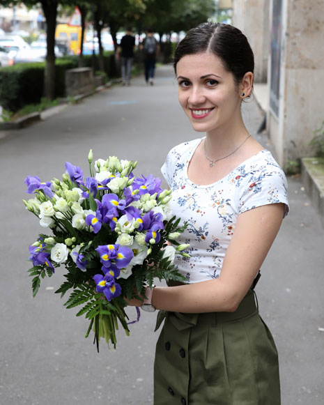 Bouquet of irises and eustoma