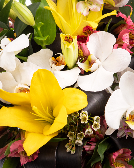 Buchet orhidee, crini şi alstroemeria