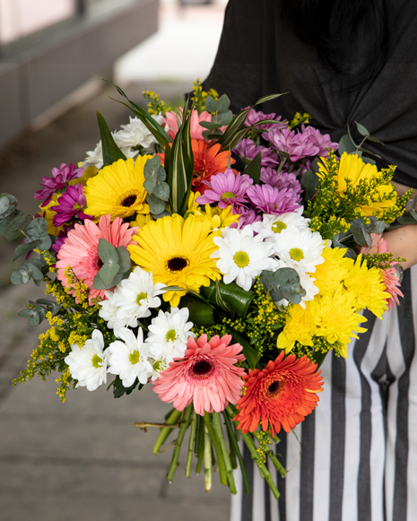 Buchet de flori in culori vesele