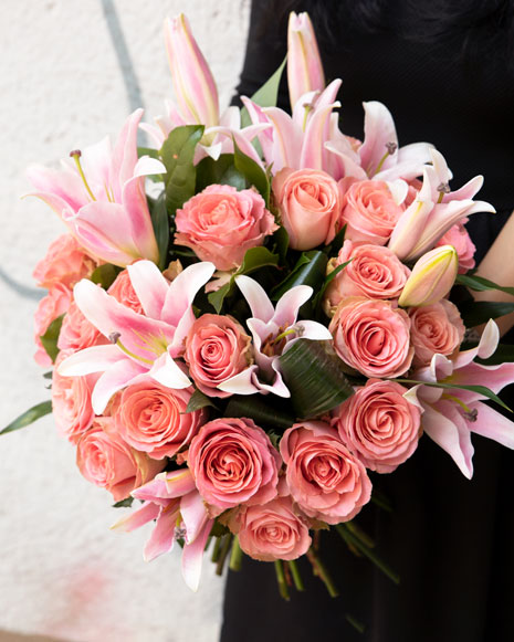Pink roses and lilies bouquet