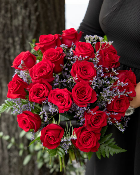 Red roses and limonium bouquet
