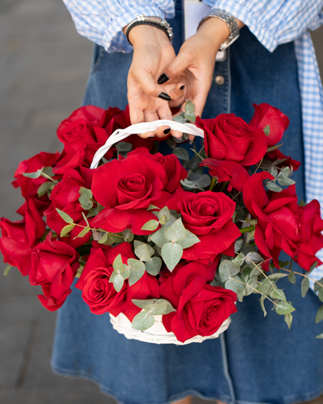 Red roses basket