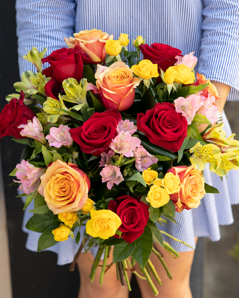 Buchet trandafiri si alstroemeria