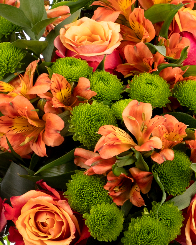 Chrysanthemums and roses bouquet