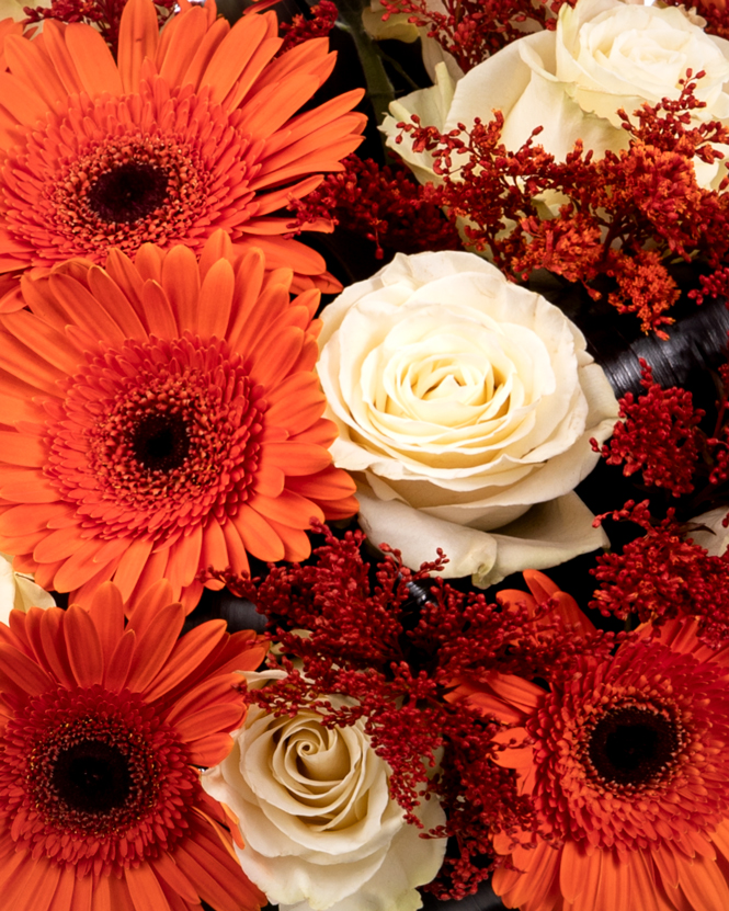 Bouquet with white roses and gerbera