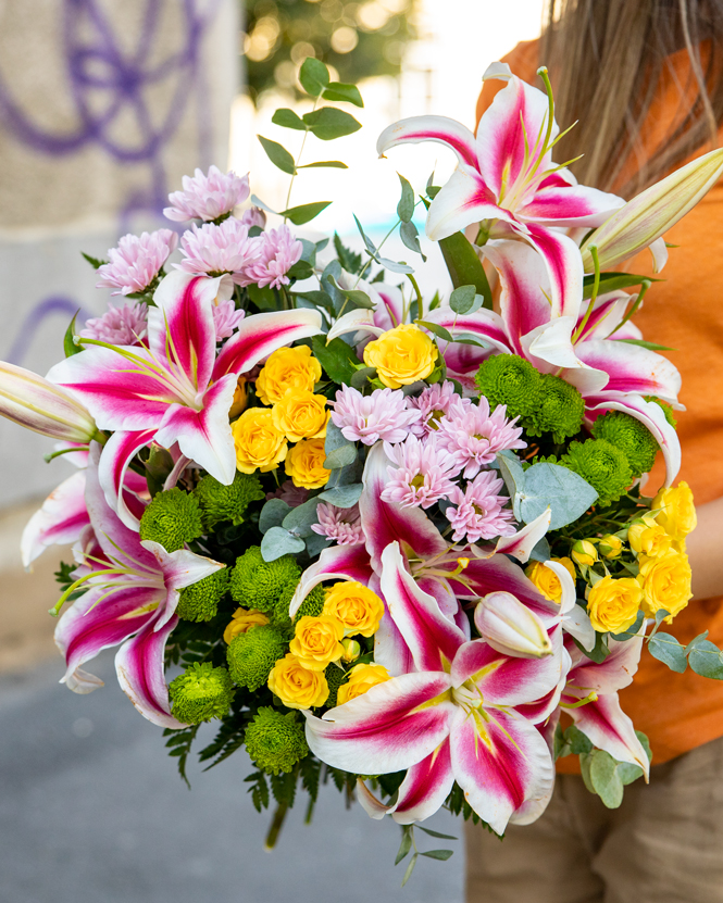 Bouquet of lilies and chrisanthemums