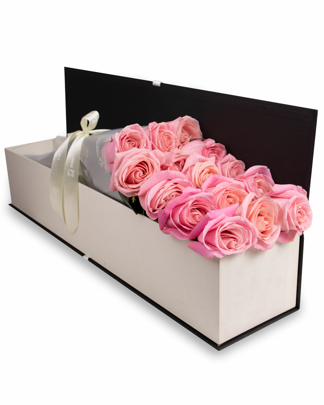 Box with pink roses