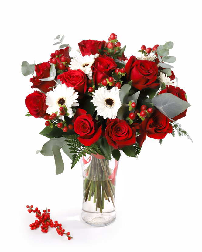 Winter bouquet of roses