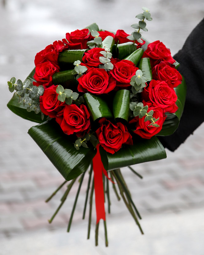 Flori de Dragobete - Buchet cu 11 Trandafiri Rosii