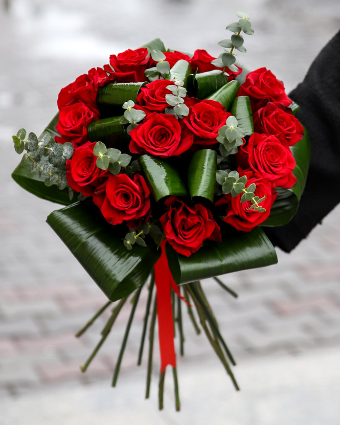 Red roses bouquet