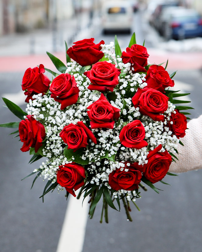 Red roses and gypsophila bouquet