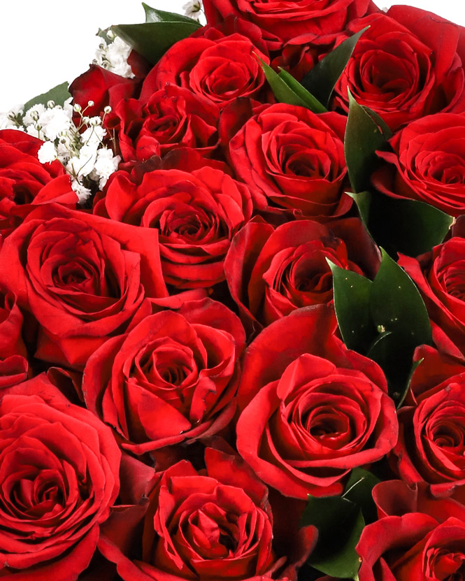 Inimă florală cu trandafiri roșii