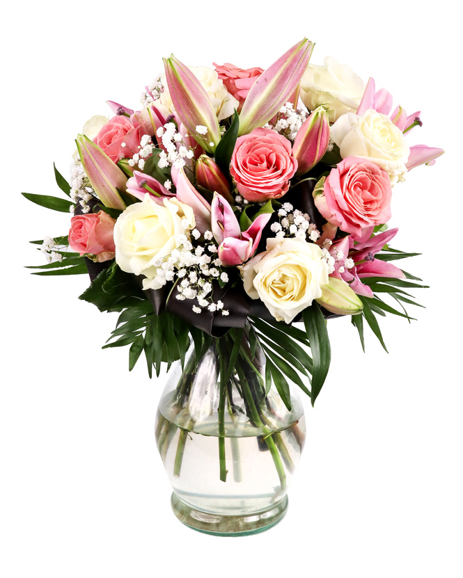 Elegant bouquet of lilies and roses