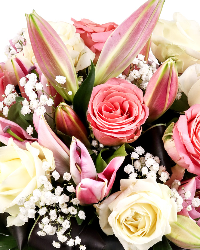 Elegant bouquet of lilies and roses