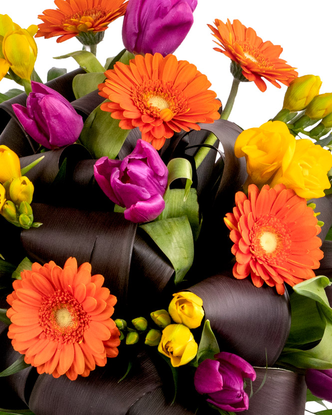 Buchet Flori de 8 martie Buchet frezii lalele si gerbera
