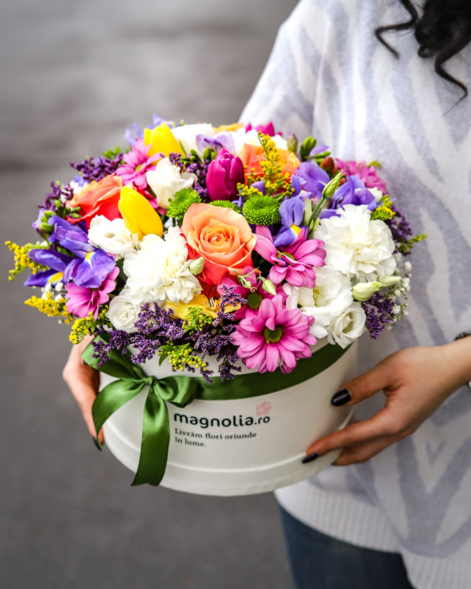 Cutie cu flori multicolore