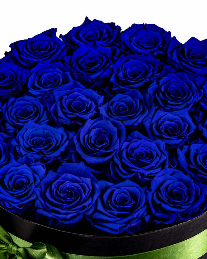 Aranjament cu trandafiri criogenati albastri