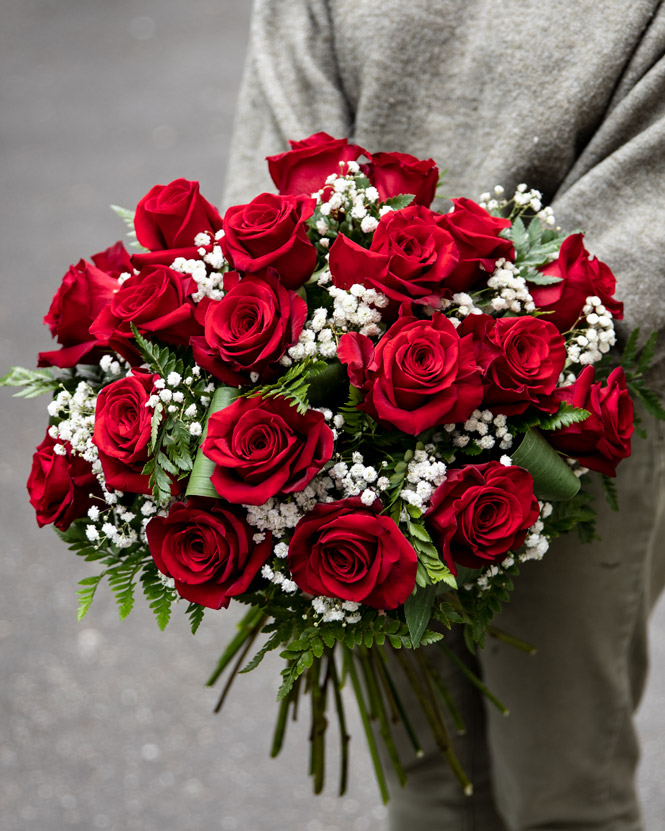 Bouquet of roses and gypsophila