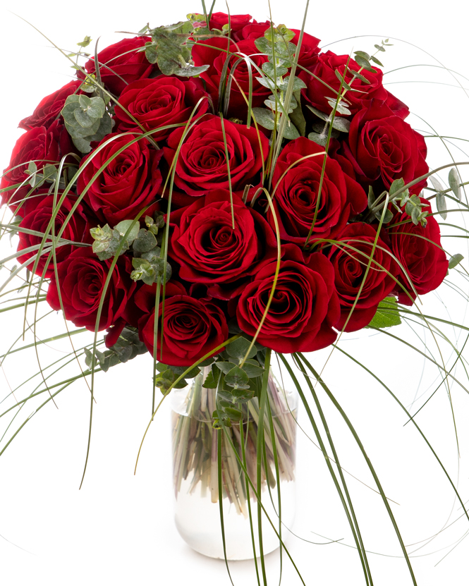 Bouquet of red roses and beargrass