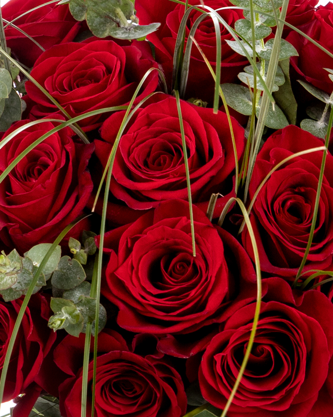 Bouquet of red roses and beargrass